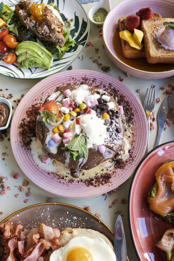 Comment préparer des salades en bocal pour des déjeuners pratiques et équilibrés au travail?